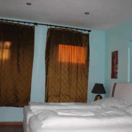 A&s Ferienwohnungenbonner Str 49 *