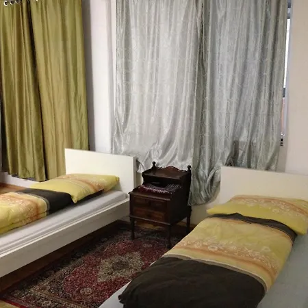 A&s Ferienwohnungenbonner Str 49 *