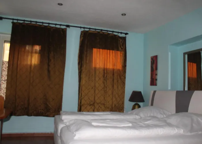 A&s Ferienwohnungenbonner Str 49 *