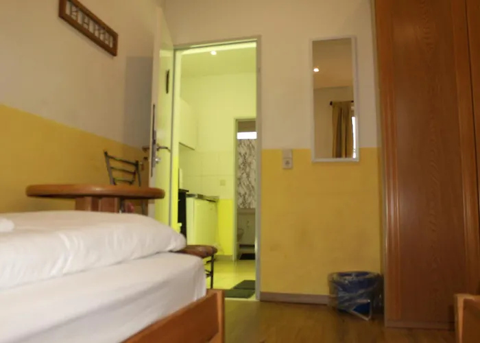 A&s Ferienwohnungenbonner Str 49 Appartement *