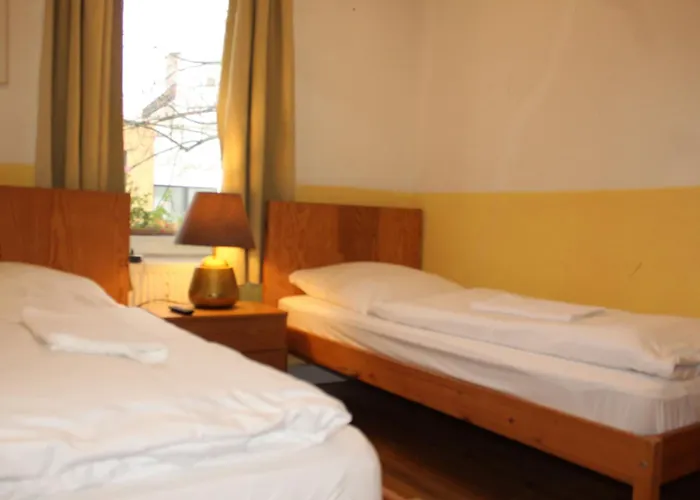 A&s Ferienwohnungenbonner Str 49 *