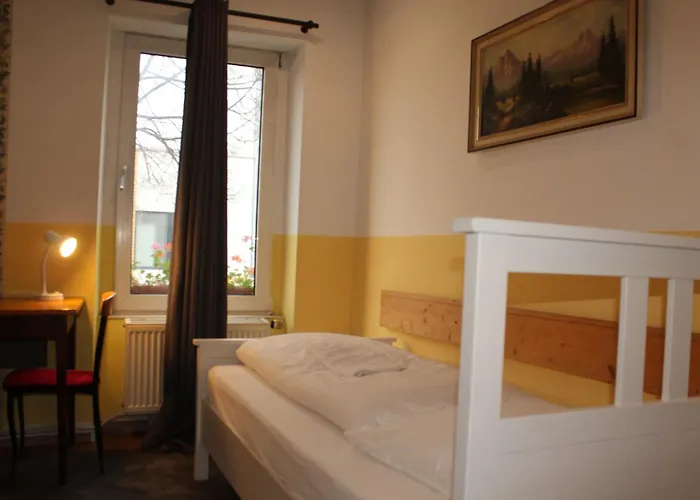 A&s Ferienwohnungenbonner Str 49 Appartement